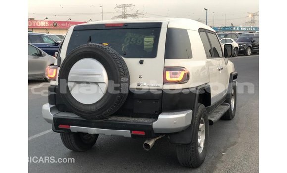 Acheter Import Voiture Toyota FJ Cruiser Blanc à Import - Dubai, Artibonite Acheter Import Voiture Toyota FJ Cruiser Blanc à Import - Dubai, Artibonite