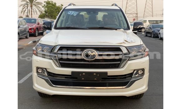 Acheter Import Voiture Toyota Land Cruiser Blanc à Import - Dubai, Artibonite Acheter Import Voiture Toyota Land Cruiser Blanc à Import - Dubai, Artibonite
