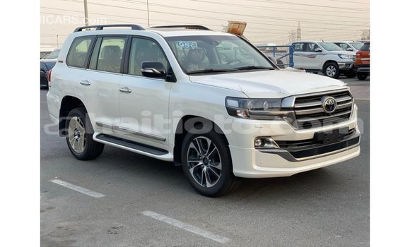 Acheter Import Voiture Toyota Land Cruiser Blanc à Import - Dubai, Artibonite Acheter Import Voiture Toyota Land Cruiser Blanc à Import - Dubai, Artibonite