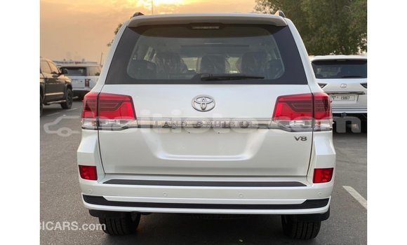Acheter Import Voiture Toyota Land Cruiser Blanc à Import - Dubai, Artibonite Acheter Import Voiture Toyota Land Cruiser Blanc à Import - Dubai, Artibonite