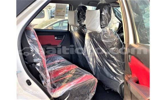 Buy Import Toyota Fortuner White Car in Import - Dubai in Artibonite Buy Import Toyota Fortuner White Car in Import - Dubai in Artibonite