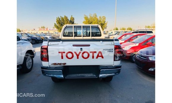 Acheter Import Voiture Toyota Hilux Blanc à Import - Dubai, Artibonite Acheter Import Voiture Toyota Hilux Blanc à Import - Dubai, Artibonite