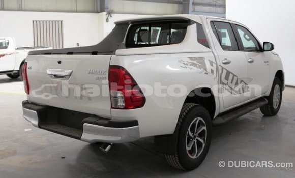 Acheter Import Voiture Toyota Hilux Blanc à Import - Dubai, Artibonite Acheter Import Voiture Toyota Hilux Blanc à Import - Dubai, Artibonite