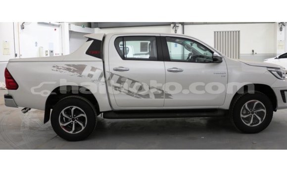 Acheter Import Voiture Toyota Hilux Blanc à Import - Dubai, Artibonite Acheter Import Voiture Toyota Hilux Blanc à Import - Dubai, Artibonite