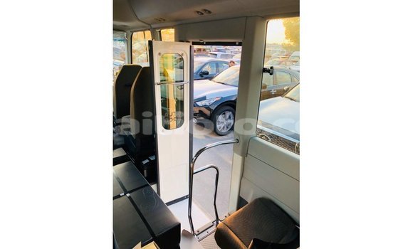 Acheter Import Voiture Toyota Coaster Blanc à Import - Dubai, Artibonite Acheter Import Voiture Toyota Coaster Blanc à Import - Dubai, Artibonite