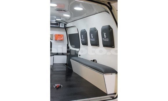 Acheter Import Voiture Toyota Hiace Blanc à Import - Dubai, Artibonite Acheter Import Voiture Toyota Hiace Blanc à Import - Dubai, Artibonite