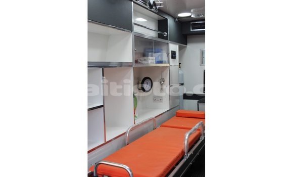 Acheter Import Voiture Toyota Hiace Blanc à Import - Dubai, Artibonite Acheter Import Voiture Toyota Hiace Blanc à Import - Dubai, Artibonite