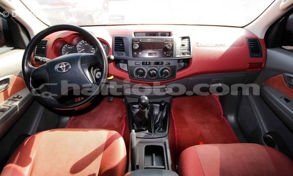 Acheter Import Voiture Toyota Hilux Rouge à Import - Dubai, Artibonite Acheter Import Voiture Toyota Hilux Rouge à Import - Dubai, Artibonite