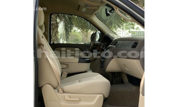 Acheter Import Voiture Chevrolet Tahoe Blanc à Import - Dubai, Artibonite Acheter Import Voiture Chevrolet Tahoe Blanc à Import - Dubai, Artibonite