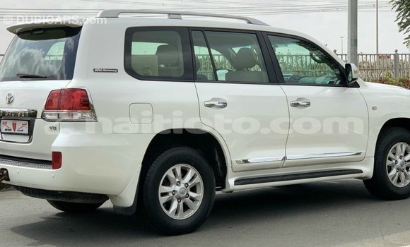 Acheter Import Voiture Toyota Land Cruiser Blanc à Import - Dubai, Artibonite Acheter Import Voiture Toyota Land Cruiser Blanc à Import - Dubai, Artibonite