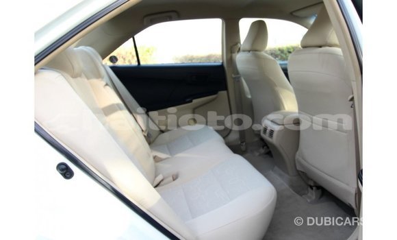 Acheter Import Voiture Toyota Camry Blanc à Import - Dubai, Artibonite Acheter Import Voiture Toyota Camry Blanc à Import - Dubai, Artibonite