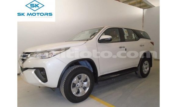 Acheter Import Voiture Toyota Fortuner Blanc à Import - Dubai, Artibonite