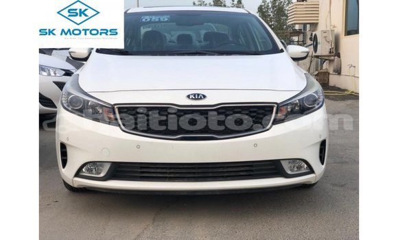 Acheter Import Voiture Kia Cerato Blanc à Import - Dubai, Artibonite