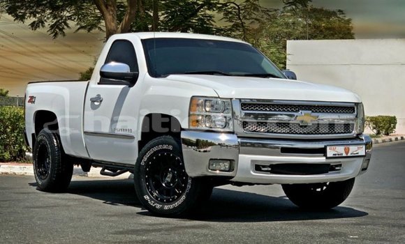 Acheter Import Voiture Chevrolet Silverado Blanc à Import - Dubai, Artibonite Acheter Import Voiture Chevrolet Silverado Blanc à Import - Dubai, Artibonite