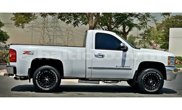 Acheter Import Voiture Chevrolet Silverado Blanc à Import - Dubai, Artibonite Acheter Import Voiture Chevrolet Silverado Blanc à Import - Dubai, Artibonite