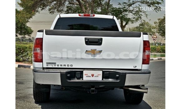 Acheter Import Voiture Chevrolet Silverado Blanc à Import - Dubai, Artibonite Acheter Import Voiture Chevrolet Silverado Blanc à Import - Dubai, Artibonite