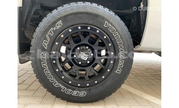 Acheter Import Voiture Chevrolet Silverado Blanc à Import - Dubai, Artibonite Acheter Import Voiture Chevrolet Silverado Blanc à Import - Dubai, Artibonite