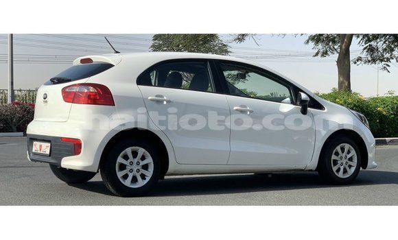 Acheter Import Voiture Kia Rio Blanc à Import - Dubai, Artibonite Acheter Import Voiture Kia Rio Blanc à Import - Dubai, Artibonite