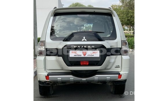 Acheter Import Voiture Mitsubishi Pajero Blanc à Import - Dubai, Artibonite Acheter Import Voiture Mitsubishi Pajero Blanc à Import - Dubai, Artibonite