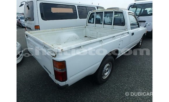 Acheter Import Voiture Toyota Hilux Blanc à Import - Dubai, Artibonite Acheter Import Voiture Toyota Hilux Blanc à Import - Dubai, Artibonite