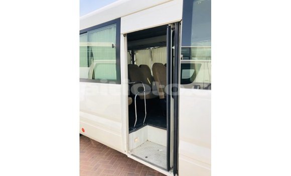 Acheter Import Voiture Toyota Coaster Blanc à Import - Dubai, Artibonite Acheter Import Voiture Toyota Coaster Blanc à Import - Dubai, Artibonite