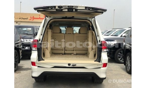 Acheter Import Voiture Toyota Land Cruiser Blanc à Import - Dubai, Artibonite Acheter Import Voiture Toyota Land Cruiser Blanc à Import - Dubai, Artibonite
