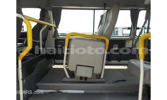 Acheter Import Voiture Toyota Hiace Blanc à Import - Dubai, Artibonite Acheter Import Voiture Toyota Hiace Blanc à Import - Dubai, Artibonite