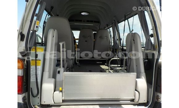 Acheter Import Voiture Toyota Hiace Blanc à Import - Dubai, Artibonite Acheter Import Voiture Toyota Hiace Blanc à Import - Dubai, Artibonite
