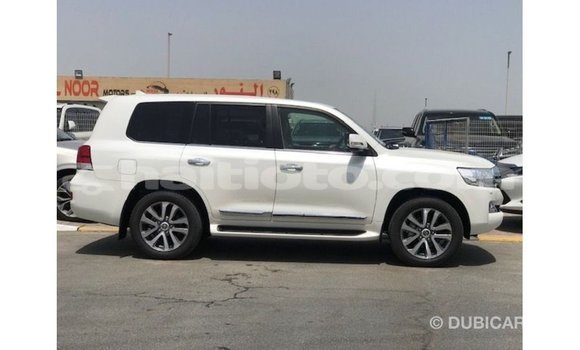 Acheter Import Voiture Toyota Land Cruiser Blanc à Import - Dubai, Artibonite Acheter Import Voiture Toyota Land Cruiser Blanc à Import - Dubai, Artibonite