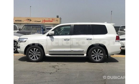 Acheter Import Voiture Toyota Land Cruiser Blanc à Import - Dubai, Artibonite Acheter Import Voiture Toyota Land Cruiser Blanc à Import - Dubai, Artibonite