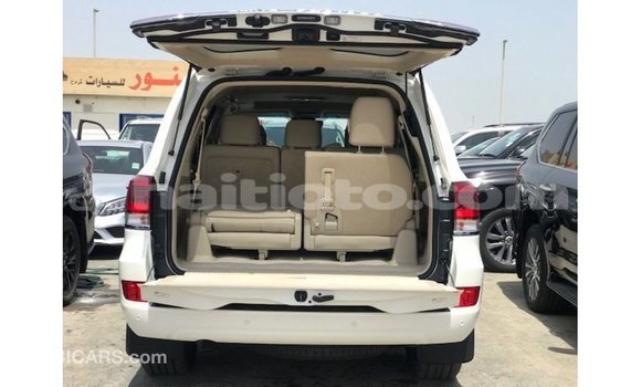 Acheter Import Voiture Toyota Land Cruiser Blanc à Import - Dubai, Artibonite Acheter Import Voiture Toyota Land Cruiser Blanc à Import - Dubai, Artibonite