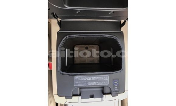 Acheter Import Voiture Toyota Land Cruiser Blanc à Import - Dubai, Artibonite Acheter Import Voiture Toyota Land Cruiser Blanc à Import - Dubai, Artibonite