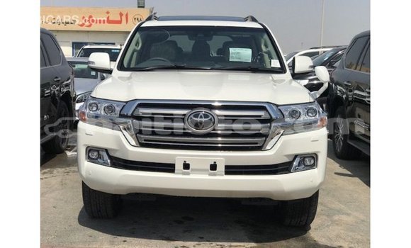 Acheter Import Voiture Toyota Land Cruiser Blanc à Import - Dubai, Artibonite Acheter Import Voiture Toyota Land Cruiser Blanc à Import - Dubai, Artibonite