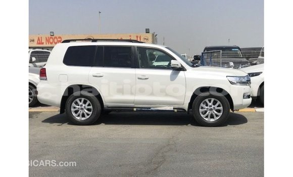 Acheter Import Voiture Toyota Land Cruiser Blanc à Import - Dubai, Artibonite Acheter Import Voiture Toyota Land Cruiser Blanc à Import - Dubai, Artibonite