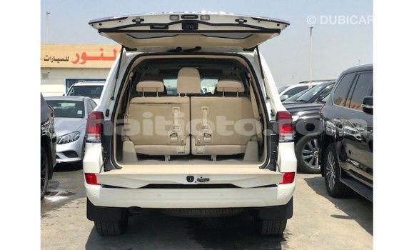 Acheter Import Voiture Toyota Land Cruiser Blanc à Import - Dubai, Artibonite Acheter Import Voiture Toyota Land Cruiser Blanc à Import - Dubai, Artibonite