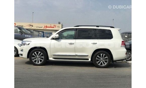 Acheter Import Voiture Toyota Land Cruiser Blanc à Import - Dubai, Artibonite Acheter Import Voiture Toyota Land Cruiser Blanc à Import - Dubai, Artibonite