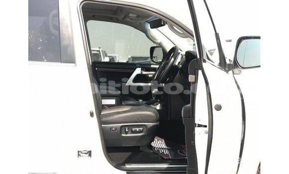 Acheter Import Voiture Toyota Land Cruiser Blanc à Import - Dubai, Artibonite Acheter Import Voiture Toyota Land Cruiser Blanc à Import - Dubai, Artibonite