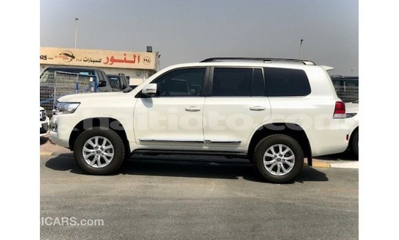 Acheter Import Voiture Toyota Land Cruiser Blanc à Import - Dubai, Artibonite Acheter Import Voiture Toyota Land Cruiser Blanc à Import - Dubai, Artibonite