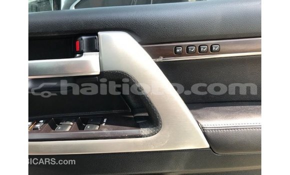 Acheter Import Voiture Toyota Land Cruiser Blanc à Import - Dubai, Artibonite Acheter Import Voiture Toyota Land Cruiser Blanc à Import - Dubai, Artibonite