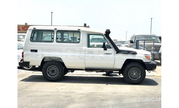 Acheter Import Voiture Toyota Land Cruiser Blanc à Import - Dubai, Artibonite Acheter Import Voiture Toyota Land Cruiser Blanc à Import - Dubai, Artibonite