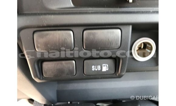 Acheter Import Voiture Toyota Land Cruiser Blanc à Import - Dubai, Artibonite Acheter Import Voiture Toyota Land Cruiser Blanc à Import - Dubai, Artibonite