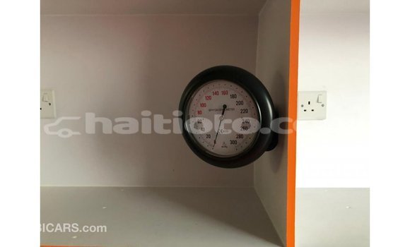 Buy Import Toyota Hiace White Car in Import - Dubai in Artibonite Buy Import Toyota Hiace White Car in Import - Dubai in Artibonite