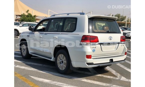 Acheter Import Voiture Toyota Land Cruiser Blanc à Import - Dubai, Artibonite Acheter Import Voiture Toyota Land Cruiser Blanc à Import - Dubai, Artibonite
