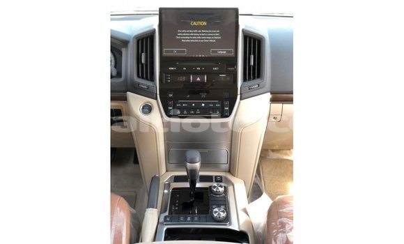 Acheter Import Voiture Toyota Land Cruiser Blanc à Import - Dubai, Artibonite Acheter Import Voiture Toyota Land Cruiser Blanc à Import - Dubai, Artibonite