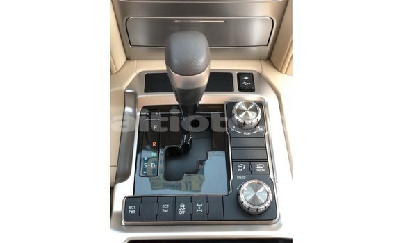 Acheter Import Voiture Toyota Land Cruiser Blanc à Import - Dubai, Artibonite Acheter Import Voiture Toyota Land Cruiser Blanc à Import - Dubai, Artibonite