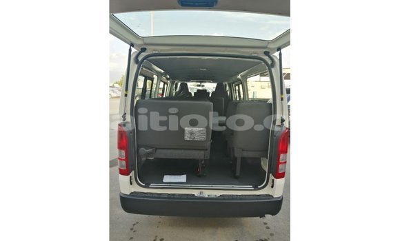 Acheter Import Voiture Toyota Hiace Blanc à Import - Dubai, Artibonite Acheter Import Voiture Toyota Hiace Blanc à Import - Dubai, Artibonite