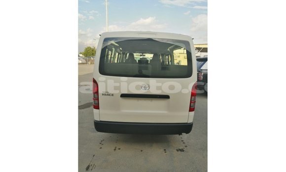 Acheter Import Voiture Toyota Hiace Blanc à Import - Dubai, Artibonite Acheter Import Voiture Toyota Hiace Blanc à Import - Dubai, Artibonite