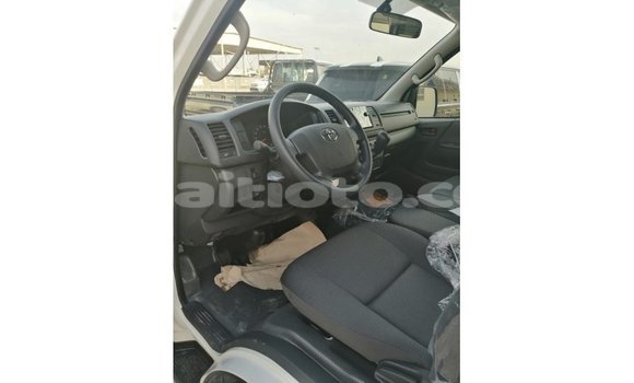 Acheter Import Voiture Toyota Hiace Blanc à Import - Dubai, Artibonite Acheter Import Voiture Toyota Hiace Blanc à Import - Dubai, Artibonite
