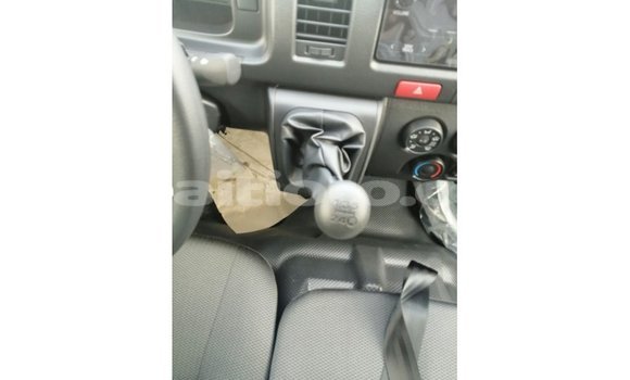 Acheter Import Voiture Toyota Hiace Blanc à Import - Dubai, Artibonite Acheter Import Voiture Toyota Hiace Blanc à Import - Dubai, Artibonite