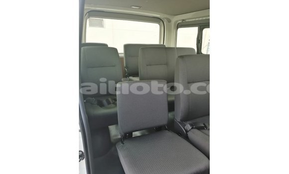 Acheter Import Voiture Toyota Hiace Blanc à Import - Dubai, Artibonite Acheter Import Voiture Toyota Hiace Blanc à Import - Dubai, Artibonite